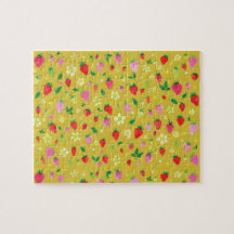 Rosa und rote Erdbeerfelder