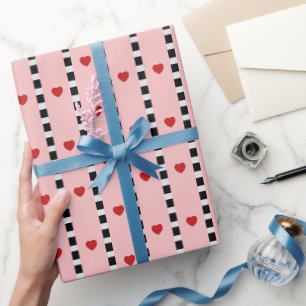 Rosa und rote Herzen Schachbrettstreifen Geschenkpapier