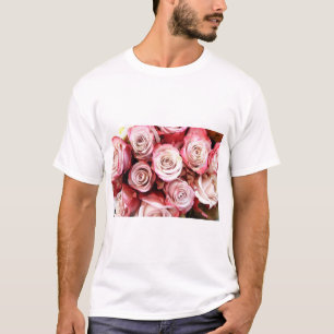 Rosa und Rote Rosen Bouquet T-Shirt