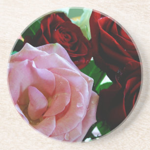 rosa und rote Rosenblüten Sandstein Untersetzer