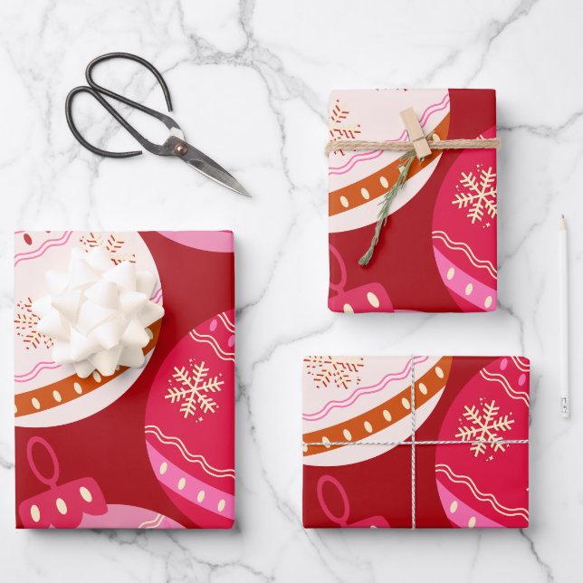 Rosa und rote Weihnachtsbaumchen Geschenkpapier Set (Vorderseite)