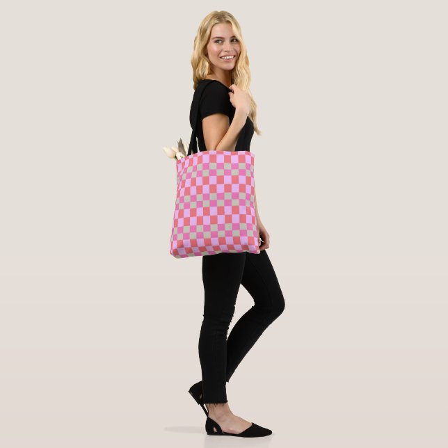 Rosa und sandbeige retro Karomuster (Am Model)