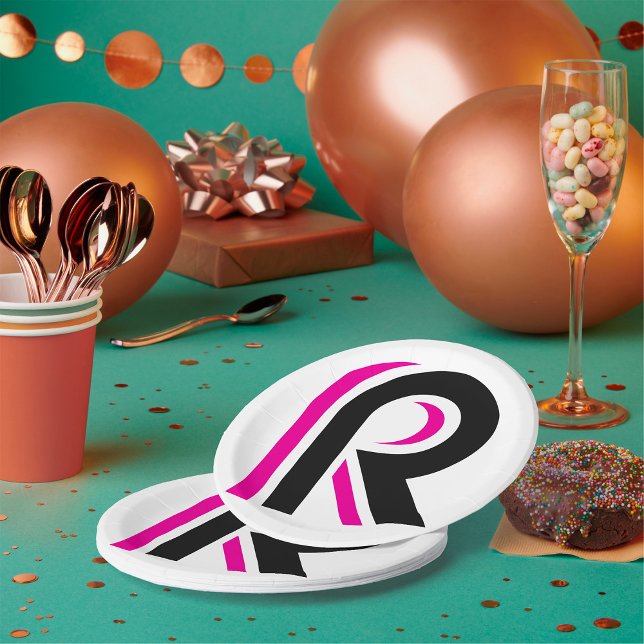 Rosa und schwarze Buchstaben R Pappteller (Von Creator hochgeladen)