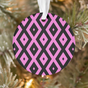 Rosa und schwarze Diamantmuster Ornament