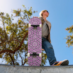 Rosa und schwarzes Kaleidoskop Skateboard