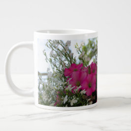 Rosa und weiße Blume - Martha's Vineyard Jumbo-Tasse