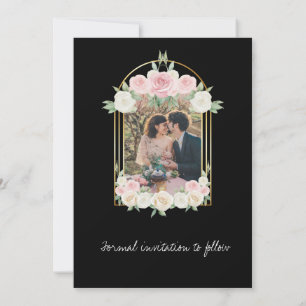 Rosa und weiße dämmerungsrosen blühen hochzeit save the date