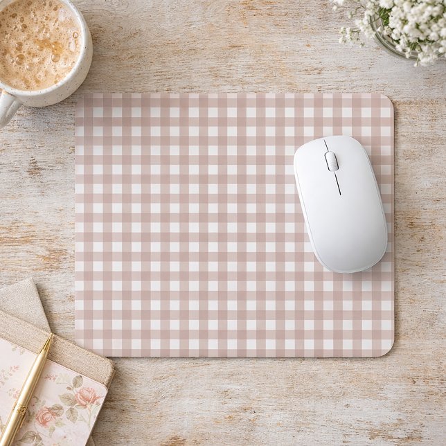 Rosa und weißes Gingham-Muster Pastell-Kariert Mousepad (A mouse pad with a dusty rose pink and white gingham pattern.)