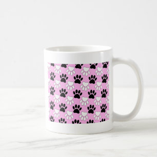 Rosa Untergrund: erschütterte schwarz-weiße Paws Kaffeetasse