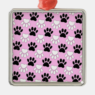 Rosa Untergrund: erschütterte schwarz-weiße Paws Silbernes Ornament