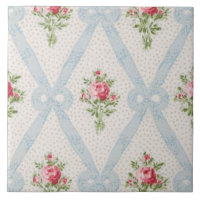 Rosa Viktorianische Rose mit blauem Flachbandgitte