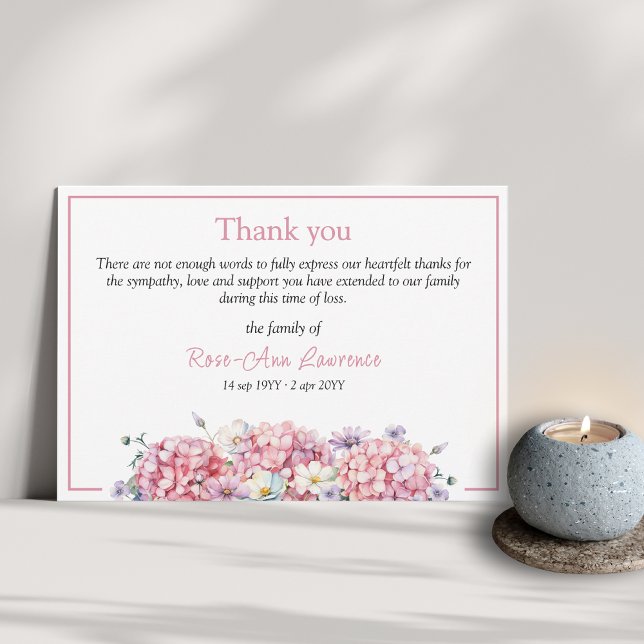 Rosa Wasserfarbe Hydrangea Sommergeburt Blume Beer Dankeskarte (Funeral thank you card from family with floral botanical details and color frame, pink hydrangea)