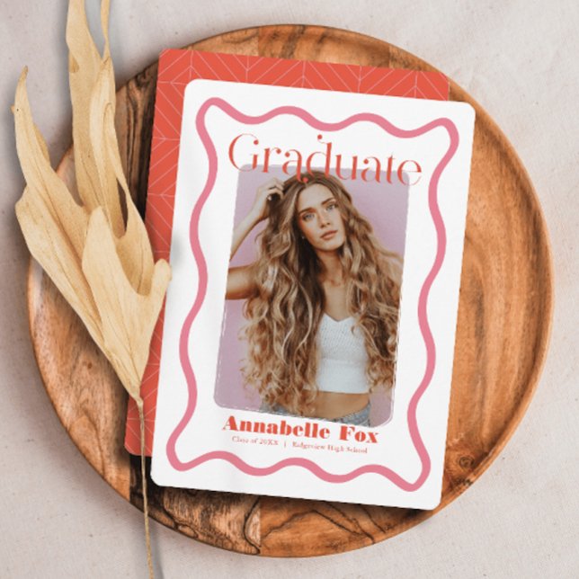 Rosa Wavy Frame Trendy Foto Abschluss Einladung (Von Creator hochgeladen)