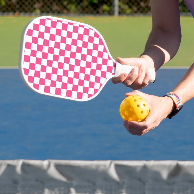 Rosa-weiße Karooptik Pickleball Schläger (InSitu)