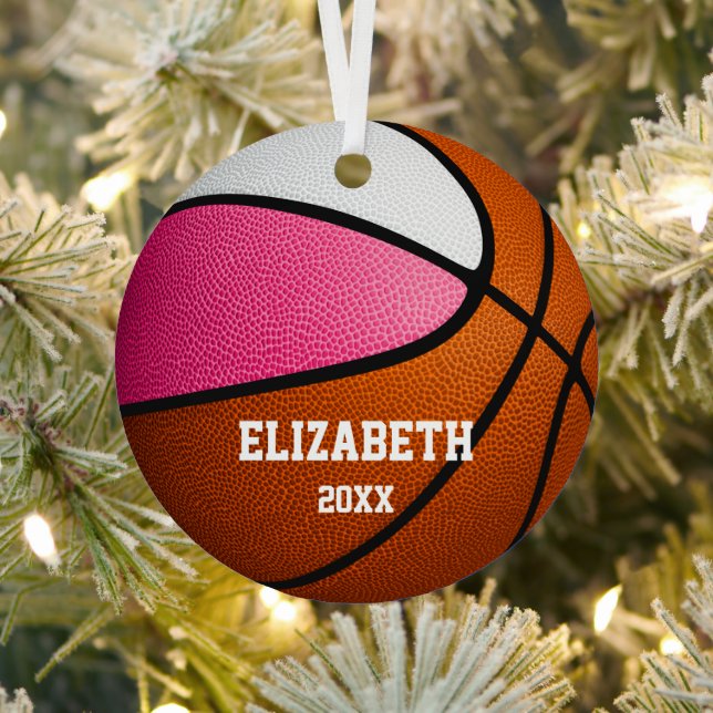 Rosa, weiße Sportmädchen halten Basketball Ornament Aus Metall (InSitu)