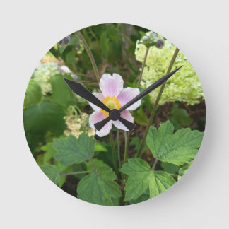 Rosa Wildblumen-Wanduhr | Botanischer floraler Woh Runde Wanduhr