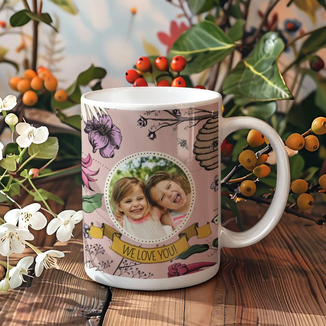Rosa Wir Liebe Sie Queen Bee und Blume Foto Kaffeetasse (Create Your Own Mother's Day Keepsake Mug by Uploading a Photo & with Mom's Name & Custom Message)