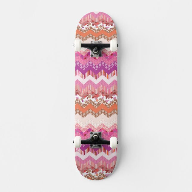 Rosa Zickzackhintergrund Skateboard (Vorderseite)
