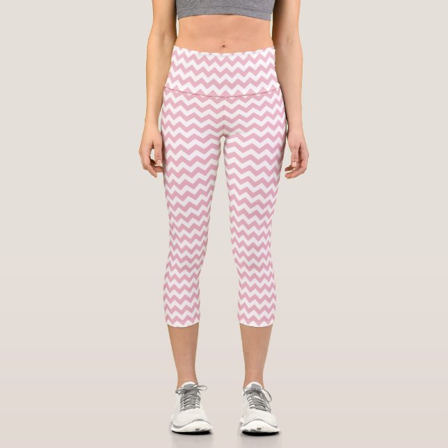 Rosa Zigzag, rosa Zickzack, geometrisches Muster Capri Leggings (Vorderseite)