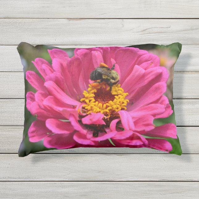 Rosa Zinnia rosa Blütenbiene Kissen Für Draußen (Vorderseite)