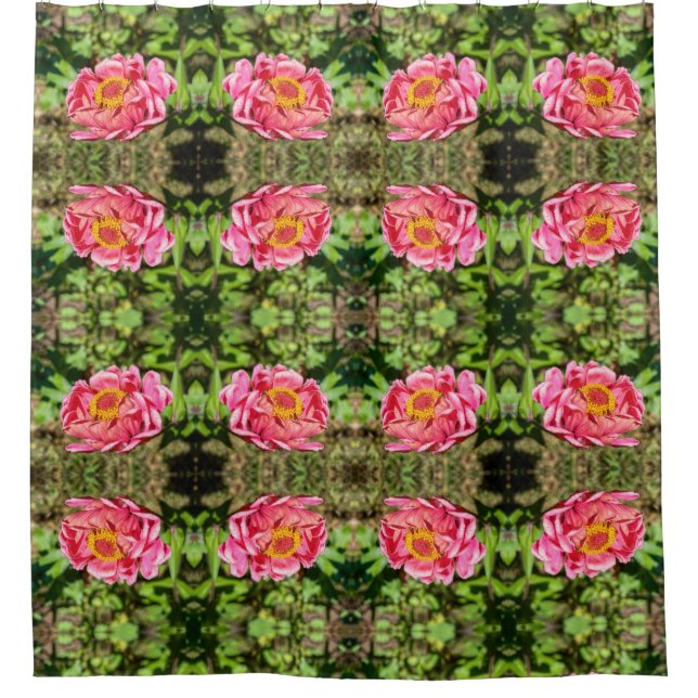 Rosa Zinnie mit gelber Mitte Duschvorhang (Vorderseite)