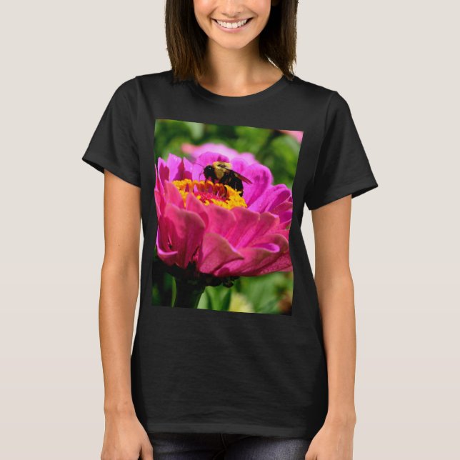 Rosa Zinnie mit Hummeln, rosa Blume, niedliche Bie T-Shirt (Vorderseite)