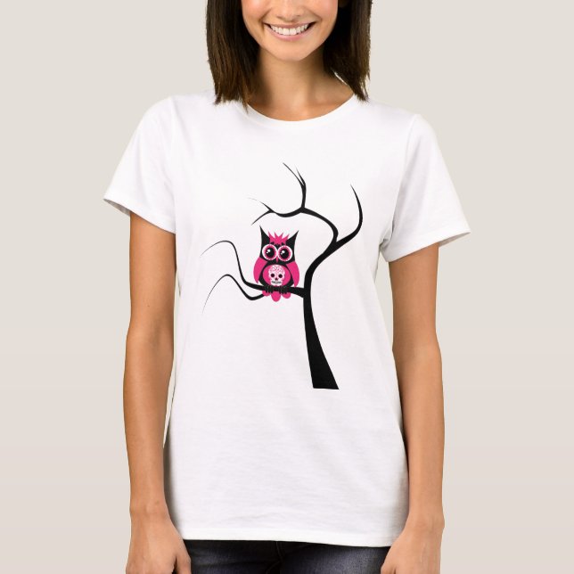 Rosa Zuckerschädel-Eule im Baum T-Shirt (Vorderseite)