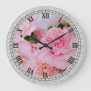 rosafarbene Nelkenblumen in Vintage-Fotografie Große Wanduhr