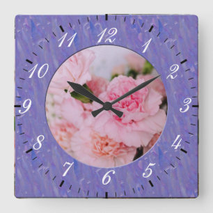 rosafarbene Nelkenblumen in Vintage-Fotografie Quadratische Wanduhr