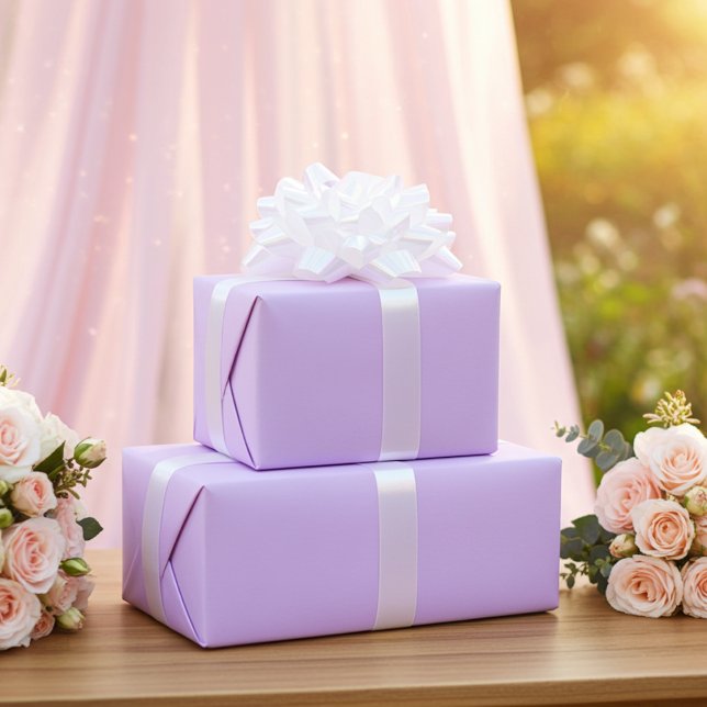 Rosalila Lavendel Geschenkpapier (Close up of two pink lavender wrapped presents)