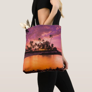 Rosaroter Sonnenuntergang am Hawaii-Strand