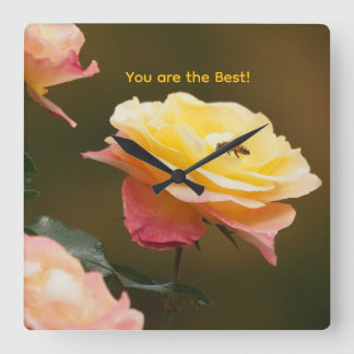 Rose and Bee Tote Quadratische Wanduhr