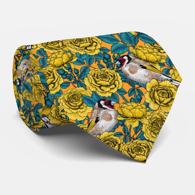 Rose Blume und Goldflossenvögel Krawatte (Gerollt)