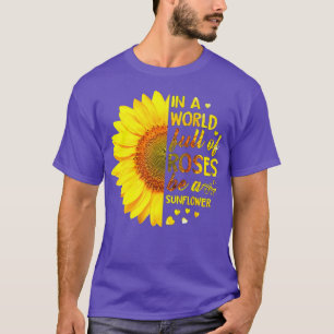 Rose Floristische Blume in einer Welt voller Rose  T-Shirt