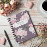 Rose Garden Mauve Personalisiert Planer<br><div class="desc">Planer mit sanften,  blüschigen Rose gepaart mit goldenen Schablonenstiften Blätter auf einem lila Hintergrund. In unserem Shop finden Sie passende Artikel aus dieser Kollektion für Büro- und Privatzwecke.</div>