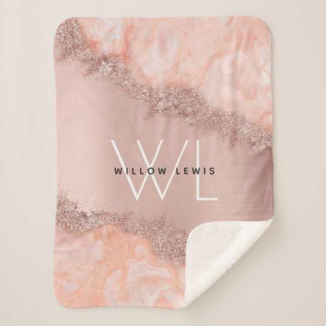Rose Gold Blush Pink Agate Geode Glitzer Monogram Sherpadecke (Vorderseite)