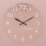 Rose Gold Blush Pink Glitzer Script Monogram Girl Große Wanduhr<br><div class="desc">Rose Gold Blush Pink Sparkle Glitter Brushed Script Monogram Name Clock. This makes the perfect sweet 16 birthday,  wedding,  bridal shower,  anniversary,  baby shower or bachelorette party gift for someone that loves glam luxury and chic styles.</div>