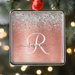 Rose Gold Brushed Metal Glitzer Monogram Name Ornament Aus Metall<br><div class="desc">Dieses trendige und schicke Ornament-Design mit hübschem silberglänzenden Glitzer auf einer Rose mit goldgebürstetem metallischem Hintergrund ist einfach zu personalisieren.</div>
