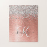 Rose Gold Brushed Metal Glitzer Monogram Name Puzzle<br><div class="desc">Dieses trendige schicke Puzzle-Design mit hübschem silberglänzenden Glitzer auf einer Rose mit goldfarbenem metallischem Hintergrund ist einfach zu personalisieren.</div>