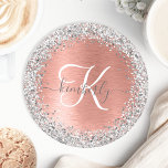 Rose Gold Brushed Metal Glitzer Monogram Name Runder Pappuntersetzer<br><div class="desc">Dieses schicke Design mit hübsch silber glänzenden Glitzer auf einer Rose mit goldgebürstetem metallischem Hintergrund ist einfach zu personalisieren.</div>