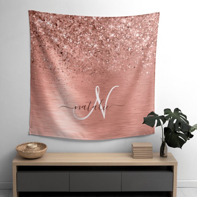 Rose Gold Brushed Metal Glitzer Monogram Name Wandteppich (Von Creator hochgeladen)