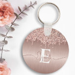Rose Gold Brushed Metal Glitzer Tropfen Mit Monogr Schlüsselanhänger<br><div class="desc">Erhöhen Sie Ihre Schlüsselkollektion mit unseren Rose Gold Brushed Metal Glitzer Tropfen Mit Monogramm Schlüsselanhänger! Machen Sie eine Aussage mit Ihrem Monogramm elegant in Weiß präsentiert auf einem Hintergrund von Gold Rose Glitzer tropfen auf gebürstete Rose Gold Metall. Dieser Schlüsselanhänger ist eine perfekte Mischung aus Stil und Luxus, die Ihren...</div>