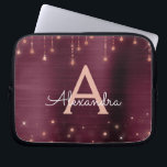 Rose Gold Burgundy String Lights Sparky Monogram Laptopschutzhülle<br><div class="desc">Rosa Rose Gold und Burgund Imitate Foil und String Lights sparkle Elegant Monogram Case. Dieser Fall kann so angepasst werden,  dass er Ihren Anfangs- und Vornamen enthält.</div>
