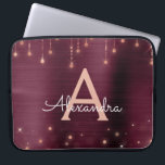 Rose Gold Burgundy String Lights Sparky Monogram Laptopschutzhülle<br><div class="desc">Rosa Rose Gold und Burgund Imitate Foil und String Lights sparkle Elegant Monogram Case. Dieser Fall kann so angepasst werden,  dass er Ihren Anfangs- und Vornamen enthält.</div>