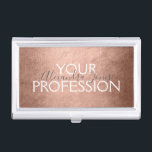 Rose Gold Foil | Blush Pink Foil Modern Visitenkarten Dose<br><div class="desc">Blush Pink - Rose Gold Foil Metallic Minimalistischer Visitenkartenhalter mit weißem handgeschriebenem Typografie für das Monogramm. Der Inhaber der Rose Gold Foil Foil Business Card kann für jeden Beruf individuell angepasst werden. Sollte der Beruf oder Namenstext nicht Ihren Bedürfnissen entsprechen,  wenden Sie sich bitte an den Designer.</div>