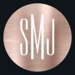 Rose Gold Foil Drei Buchstaben Monogramm Runder Aufkleber<br><div class="desc">Ein einfaches,  dreiteiliges Monogramm-Design für Gunst-Aufkleber. Hochzeitspaar 3-Buchstaben-Monogramm-Umschlag Aufkleber. Der Hintergrund ist mit einer Imitat Rose Gold und rot ombre metallische Folie digitale Kunst Grafik. Der digitale Kunsteffekt druckt wie ein Foto mit einem mit Monogramm Textdesign.</div>