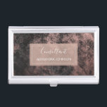 Rose Gold Foil | Rosa und schwarze Folie Visitenkarten Dose<br><div class="desc">Blush Pink - Rose Gold und Black Foil Metallic Stainless Steel Consultant Minimalistisch Business Card Holder mit weißer Hand gezeichnet elegante Typografie für das Monogramm. Der trendige Gold Foil Metal Business Card Holder der Rose kann für jeden Beruf angepasst werden. Sollte der Beruf oder Namenstext nicht Ihren Bedürfnissen entsprechen, wenden...</div>