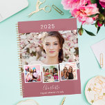 Rose Gold Foto Collage Termine 2025 Planer<br><div class="desc">Erstellen Sie Ihre eigene,  einzigartige Collage aus Foto. Verwenden Sie vier,  vier von Ihrem Lieblings-Foto. Personalisieren und ein Jahr,  Name und Text. Eine Rose goldener Hintergrund,  weißer Text.</div>