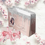 Rose Gold Glitzer Foto Rosa Silbername Große Geschenktüte<br><div class="desc">Eine Geschenktasche für einen gmädchenhaften und glamourösen 21. Geburtstag (oder jedes Alter). Eine Rose Gold Imitate metallisch aussehen Hintergrund mit Rose Gold, Rosa und Imitate silberne Glitzer Tropfen, Farbe Tropfen Aussehen. Personalisieren und fügen Sie ein Datum, Name und Alter 21. Der Text: Der Name ist in dunkelgrauer Rose mit einem...</div>