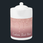 Rose Gold Glitzer Funkelnd Teapot mit benutzerdefi<br><div class="desc">Teppiche mit benutzerdefinierten Text Rose Gold Blush Glitzer Sparkle Tropfen Rosa Hochzeit oder Party Supplies / Geschenk - Fügen Sie Ihren einzigartigen Text / Name oder Entfernen Text - Make Your Special Teapot Gift - Neu vergrössern und verschieben oder entfernen und hinzufügen / Elemente mit Anpassungstool. Wählen Sie Schriftarten /...</div>